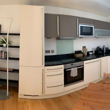2 Bed Apartment In Granary Wharf Leeds Лидс Экстерьер фото