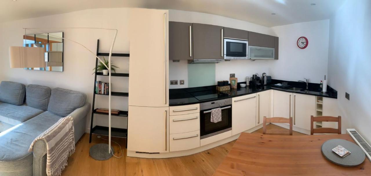 2 Bed Apartment In Granary Wharf Leeds Лидс Экстерьер фото