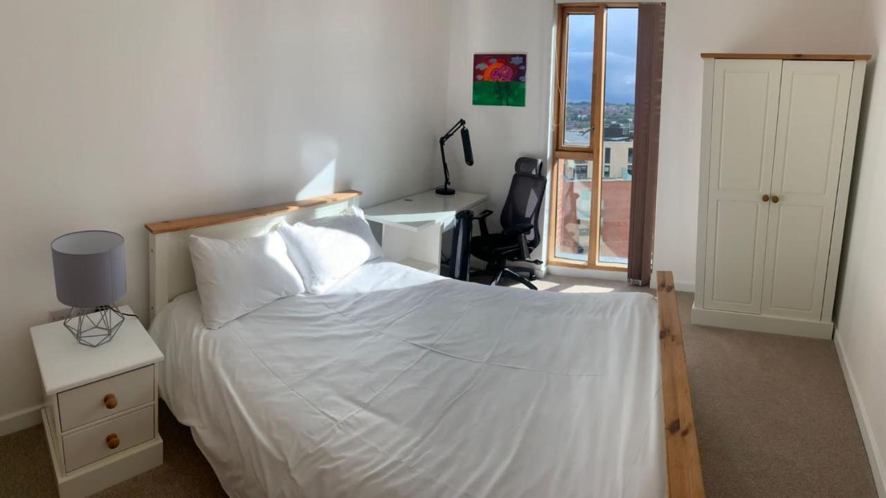 2 Bed Apartment In Granary Wharf Leeds Лидс Экстерьер фото