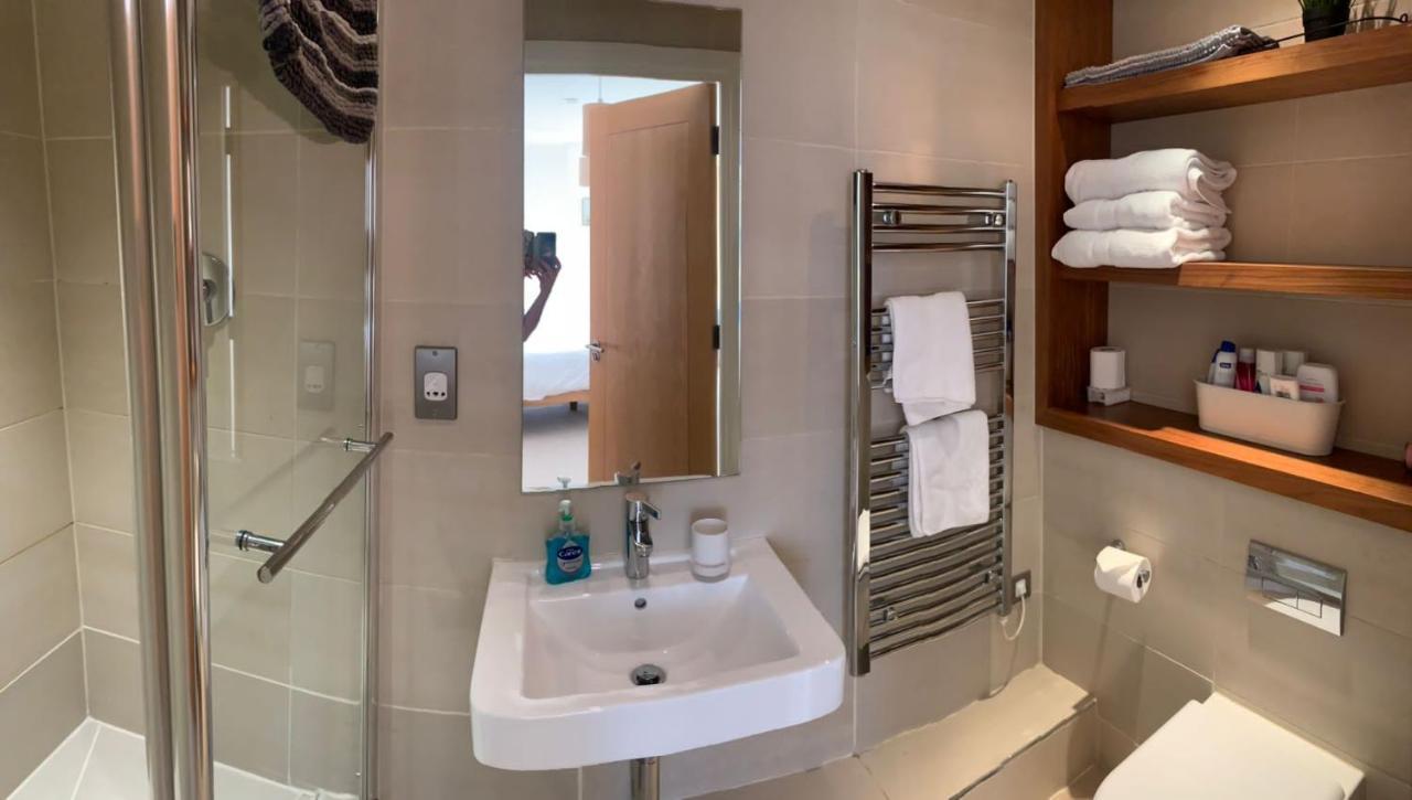 2 Bed Apartment In Granary Wharf Leeds Лидс Экстерьер фото
